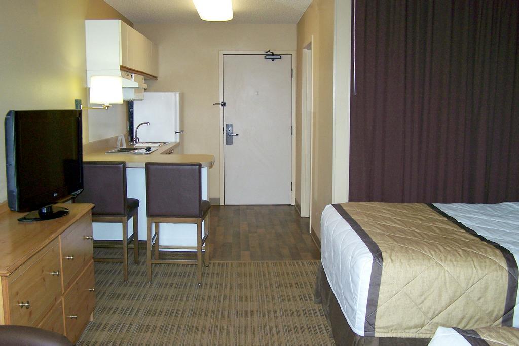 Auburn Hills Extended Stay Inn Exterior photo